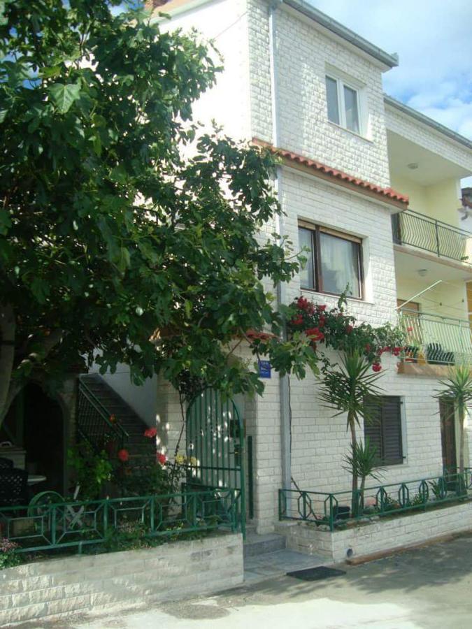 Apartmani Daria & Jure โตรกีร์ ภายนอก รูปภาพ