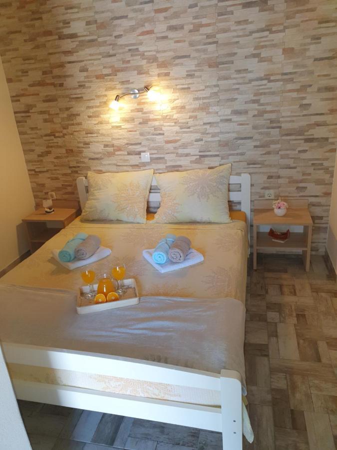Apartmani Daria & Jure โตรกีร์ ภายนอก รูปภาพ