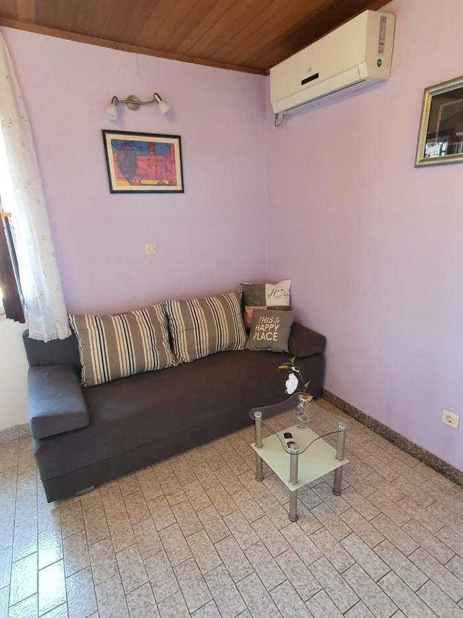 Apartmani Daria & Jure โตรกีร์ ภายนอก รูปภาพ
