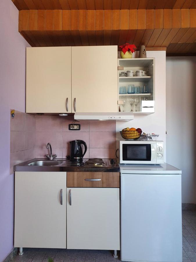 Apartmani Daria & Jure โตรกีร์ ภายนอก รูปภาพ