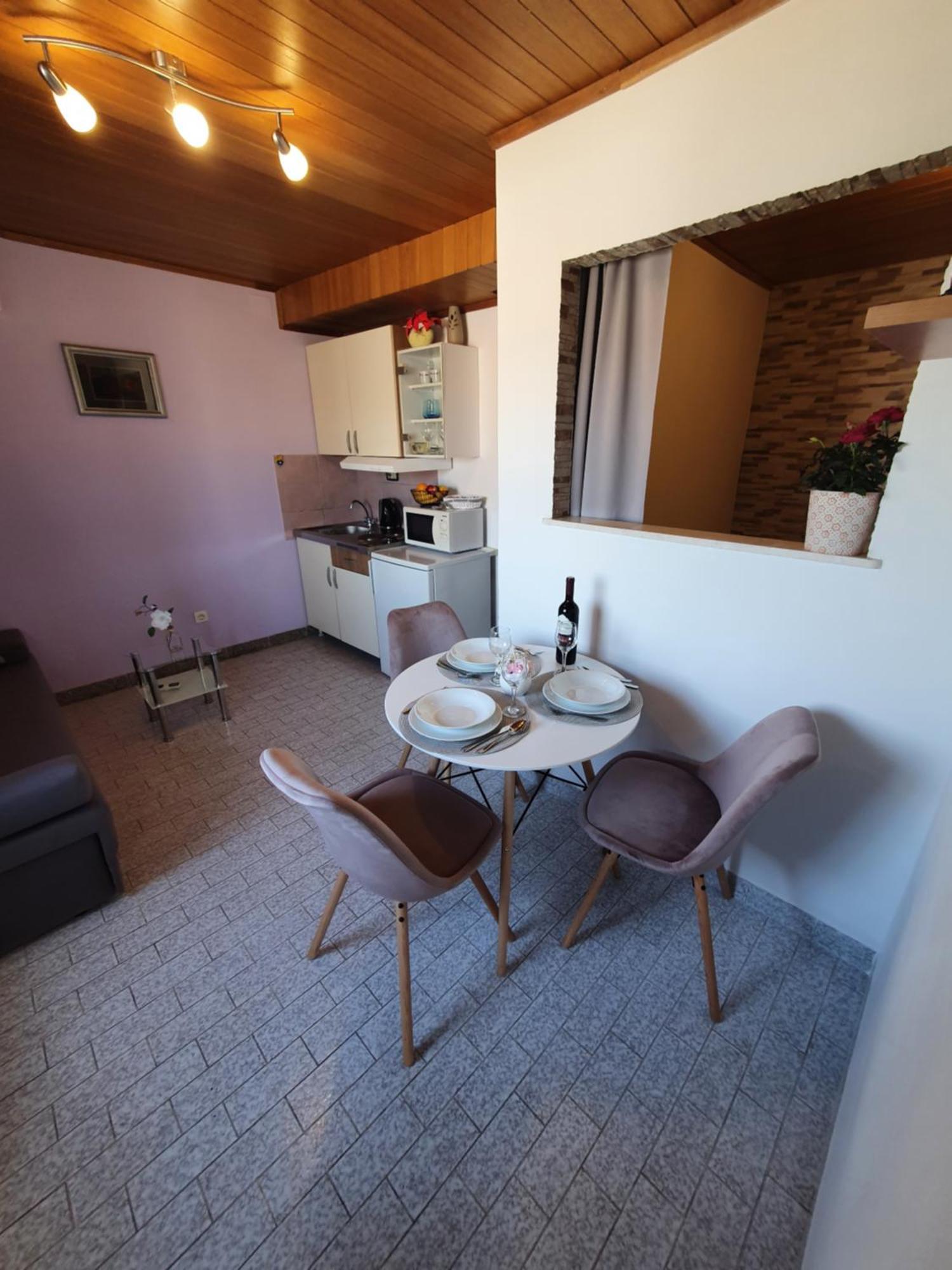 Apartmani Daria & Jure โตรกีร์ ภายนอก รูปภาพ