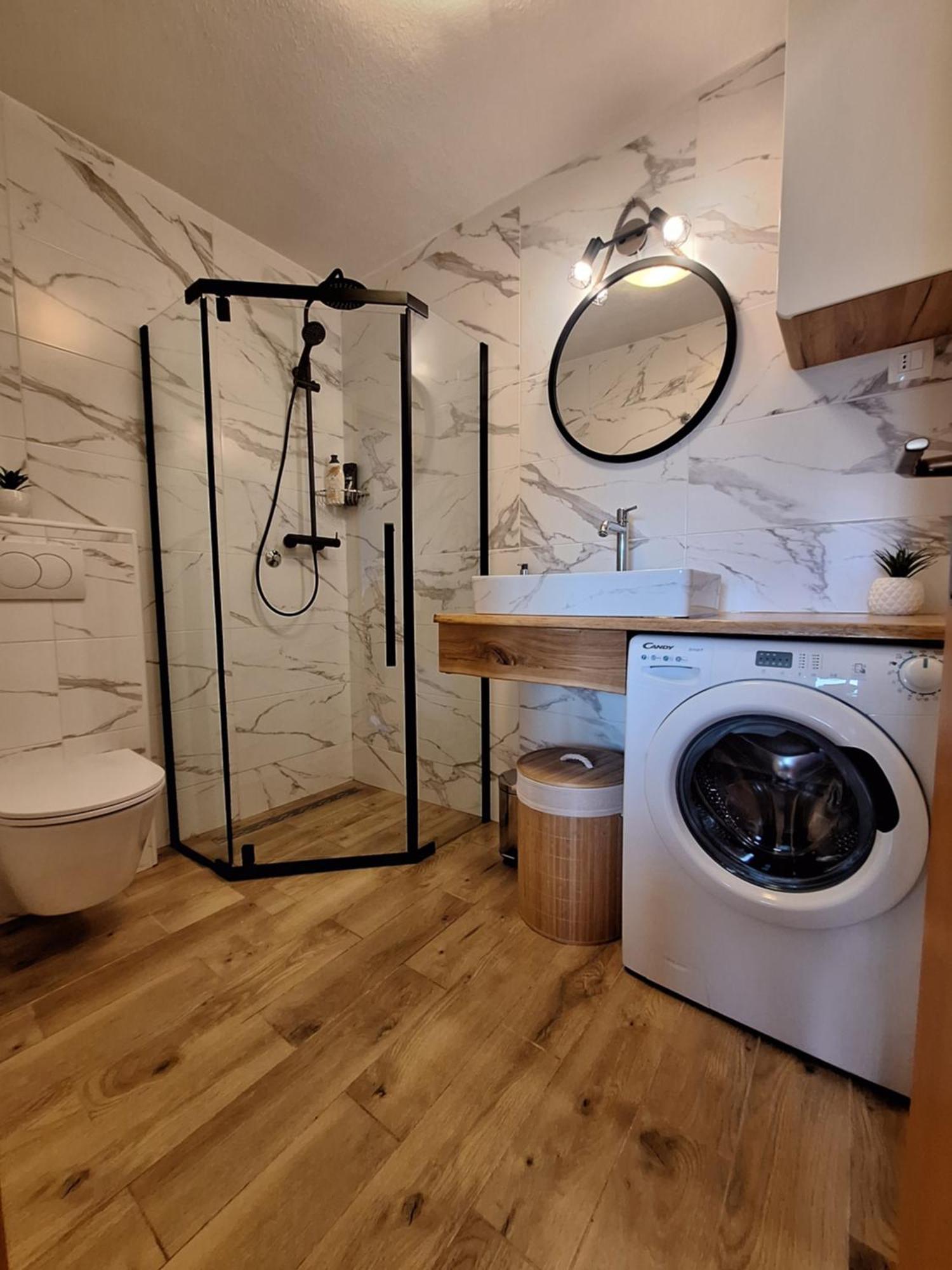 Apartmani Daria & Jure โตรกีร์ ภายนอก รูปภาพ